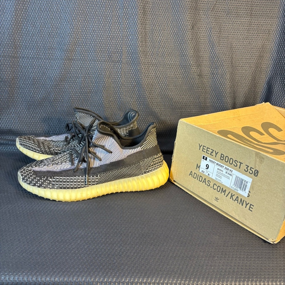 adidas Yeezy Boost 350 V2 in carbon